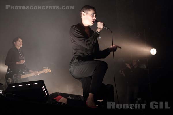 SAVAGES - 2013-10-31 - PARIS - Grande Halle de La Villette - Camille Berthomier - Ayse Hassan